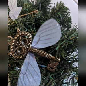Hogwarts Harry Potter Flying Golden Snitch Key Ornament Holiday Decor Geek